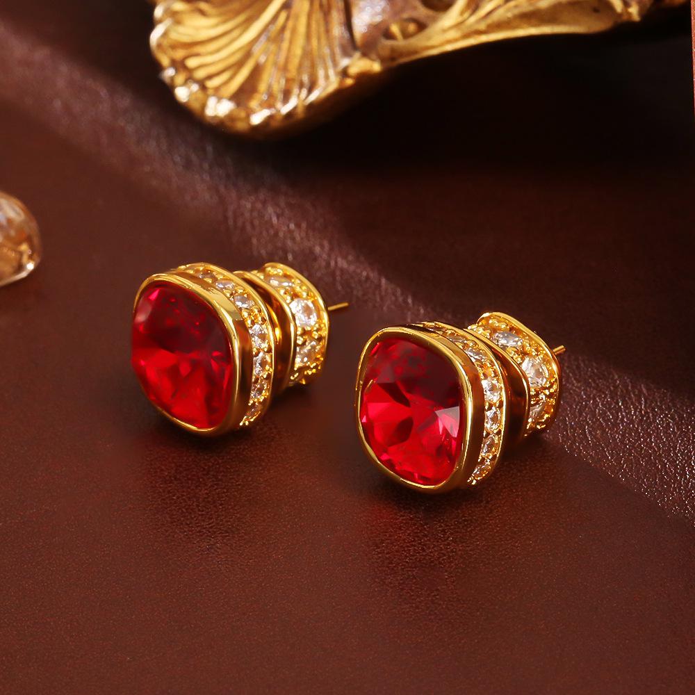 Orecchini a Bottone in Zircone Rosso Raffinati: Rame placcato oro di alta gamma in stile dolce e cool