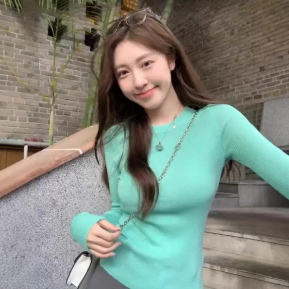 

Women s Slimming Long Sleeve Knitted Sweater - Versatile Round Neck for Spring & Autumn 2024 Large