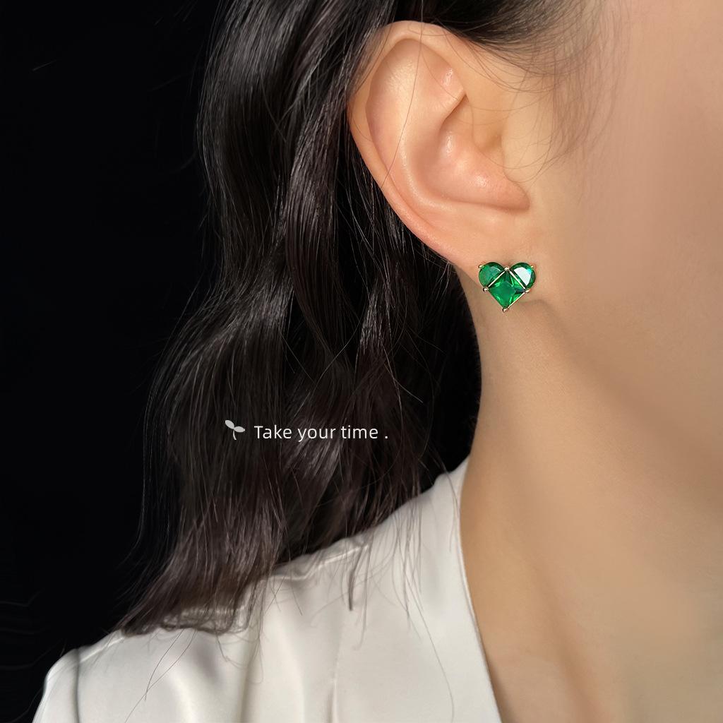 Emerald Zircon Love Mini Stud Earrings Commuter Versatile Green Spring Summer Heart Small Earrings