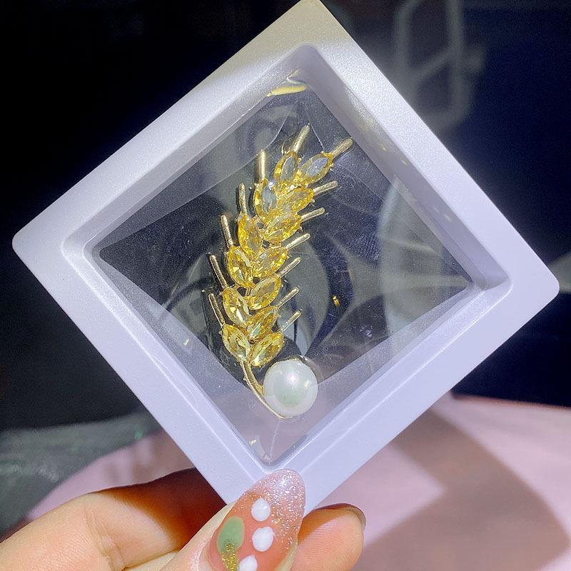 Exquisite Pearl Scarf Buckle: Rhinestone Butterfly Brooch & Bow