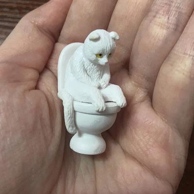 Funny Cat Spiritual Consolation PVC Appearance Toilet Office Mini Animal Cat Party Supplies Miniature Desk Decoration