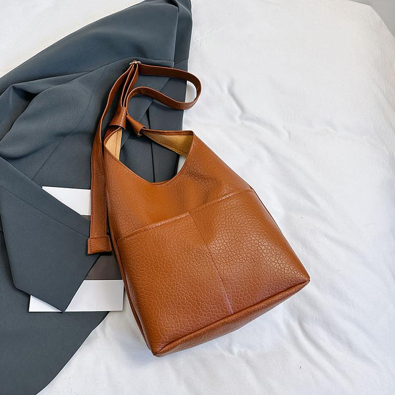 

Stylish Black Pu Bucket Bag For Women With Soft Leather And Spacious Design For Daily Use коричневий