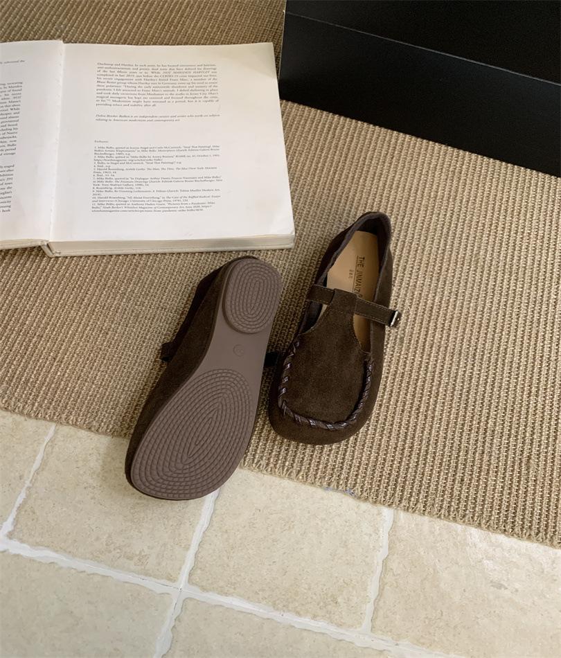 2025 autumn retro square head shallow mouth flat bottom old money style single shoes women's design sense French evening wind Mary Jane shoes