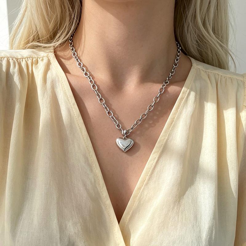 Y2K Retro Heart Chain Necklace for Women - Thick, Versatile Clavicle Accessory in Cold Hip Hop Style