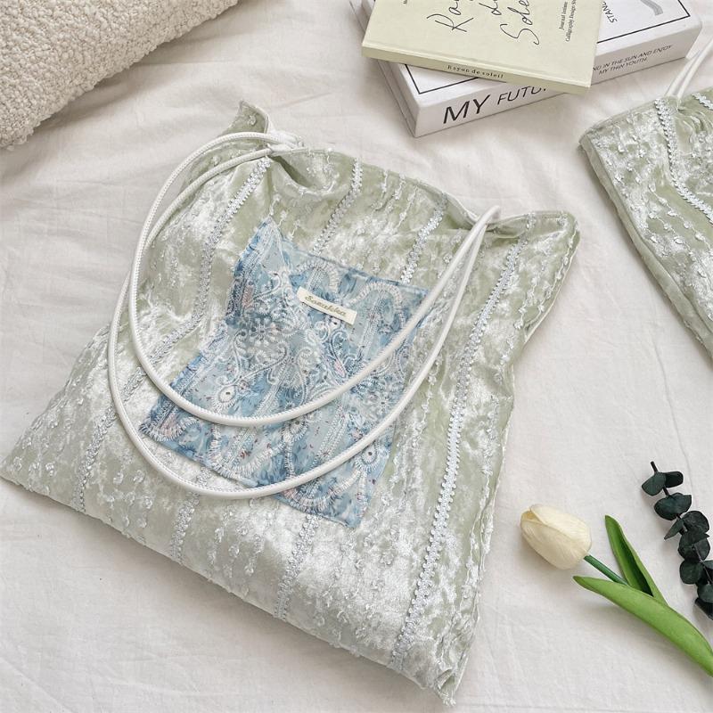 

4 New lace splicing velvet silk canvas bag large capacity commuter girl portable shoulder bag