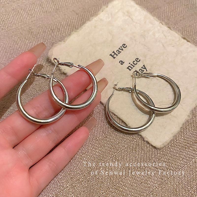 Silver plain ring large earrings female cold wind niche versatile explosion circle earrings high-end earrings wholesale