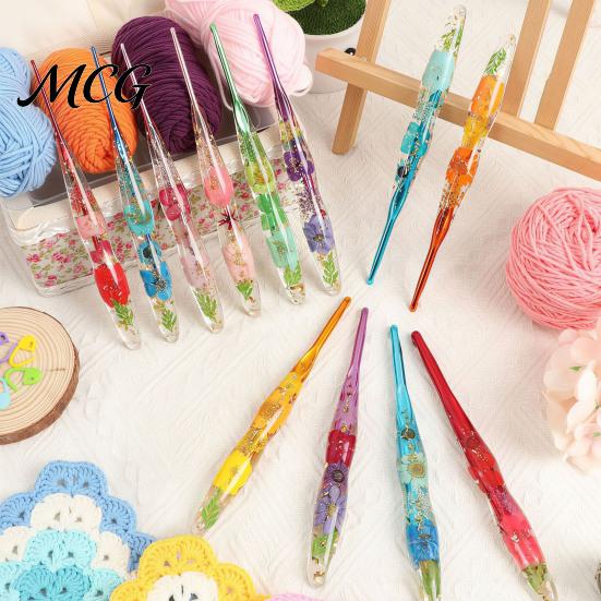 Artistic Crochet Hook Resin for Beginners, Crocheting Lovers, 2.0mm-8.0mm Ergonomic Gift Set with Long Floral Handle Blankets, Dolls, Shawls,