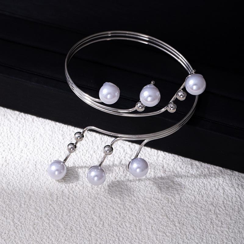 Exaggerated Metal Wind Arm Ring Trendy Fashion Flower Leaf Bracelet Women'S Diamond Retractable Arm Bracelet High-End Bracelet