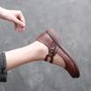 Soft-soled mother shoes are comfortable and non-slip, middle-aged retro small leather shoes are lightweight, 2025 autumn new one-word buckle single s