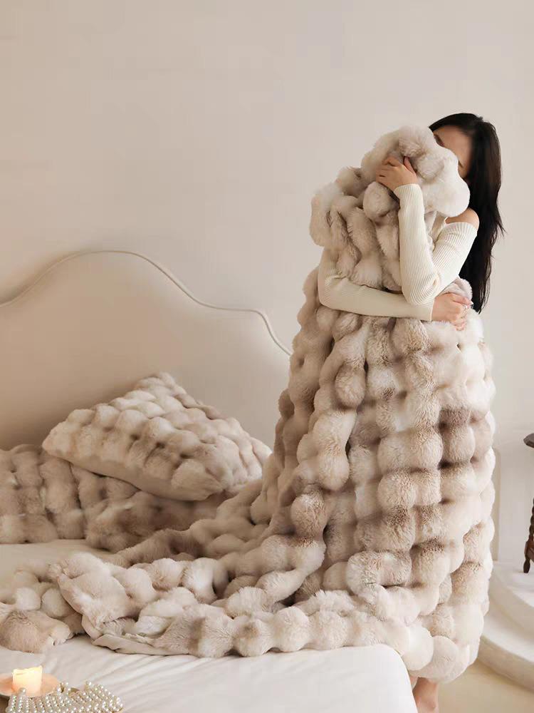 Tuscany Dual-Sided Ultra-Thick Rabbit Fur Blanket: Autumn/Winter Velvet Nap Quilt