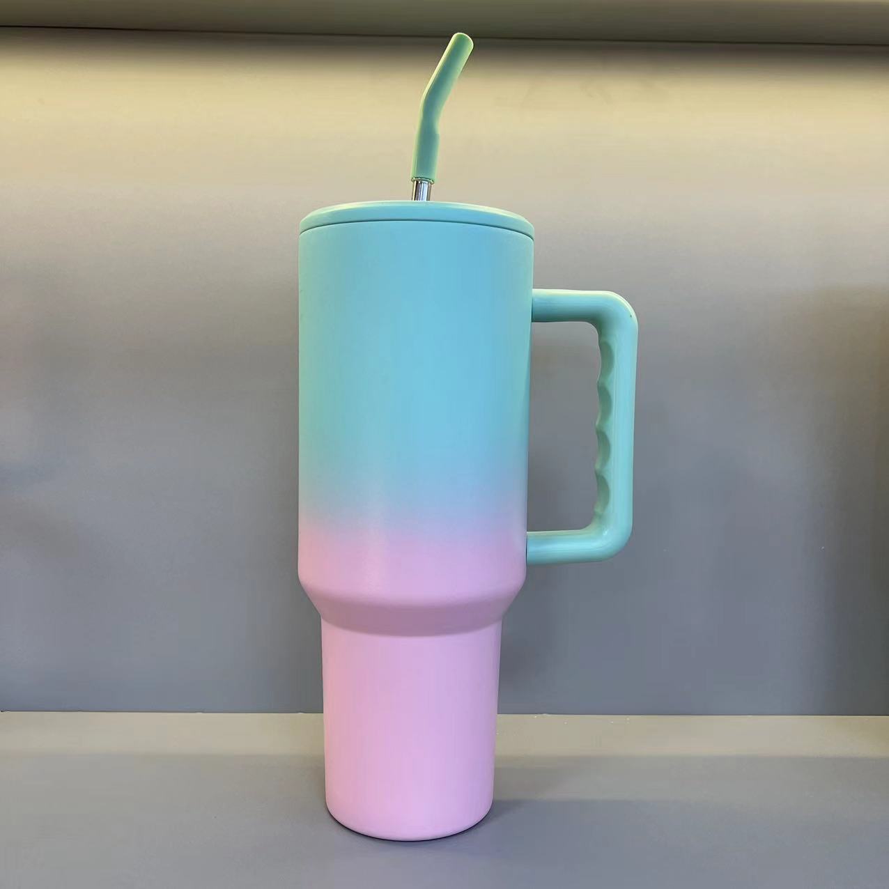 

Нержавеющая сталь Большая емкость Автомобильная чашка для мороженого 304 Изолированная чашка Холодная чашка с соломинкой 1.1L-2L розовый зеленый