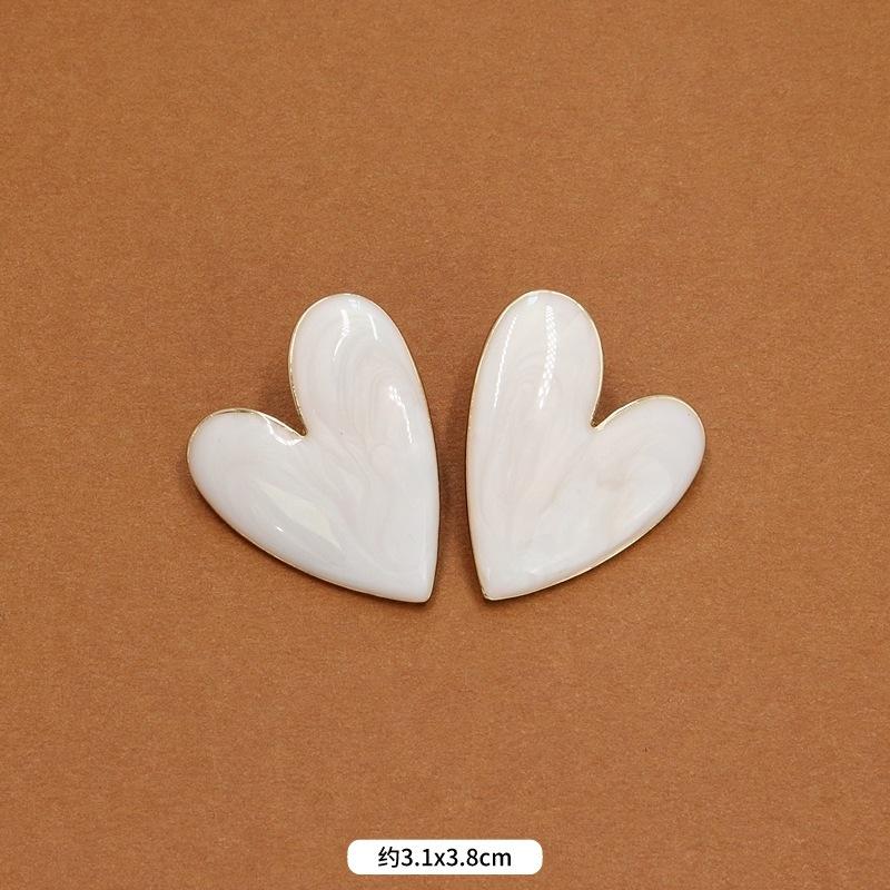 Autumn and winter niche French retro court enamel stud earrings femininity fashionable personality exaggerated Hong Kong style small fragrant ear