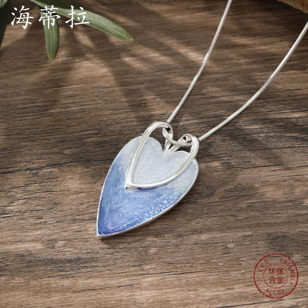 Luxury New Enamel Color Love Pendant, Creative and Simple Women's High Sense Versatile Heart Necklace
