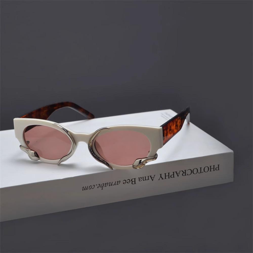 1pc Retro Small Frame 3D Snake Y2k Sunglasses Spicy Girl Personality Street Photo Trend Unisex Shades