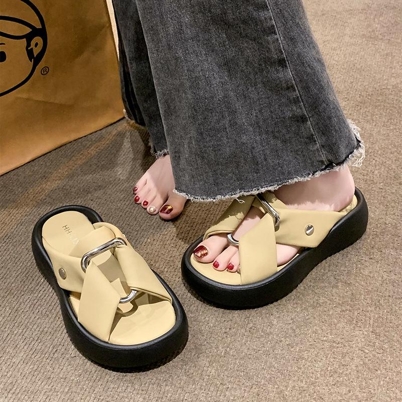 2025 Summer New French Twist Ring Casual Cool Slippers Thick Bottom Round Head Fashion Wear One Word Slippers Tide