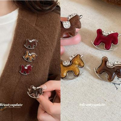 Diamond-encrusted Flocking Resin Pony Brooch Natal Year Retro Temperament Niche Pin Light Luxury High-end Clothing Accessories