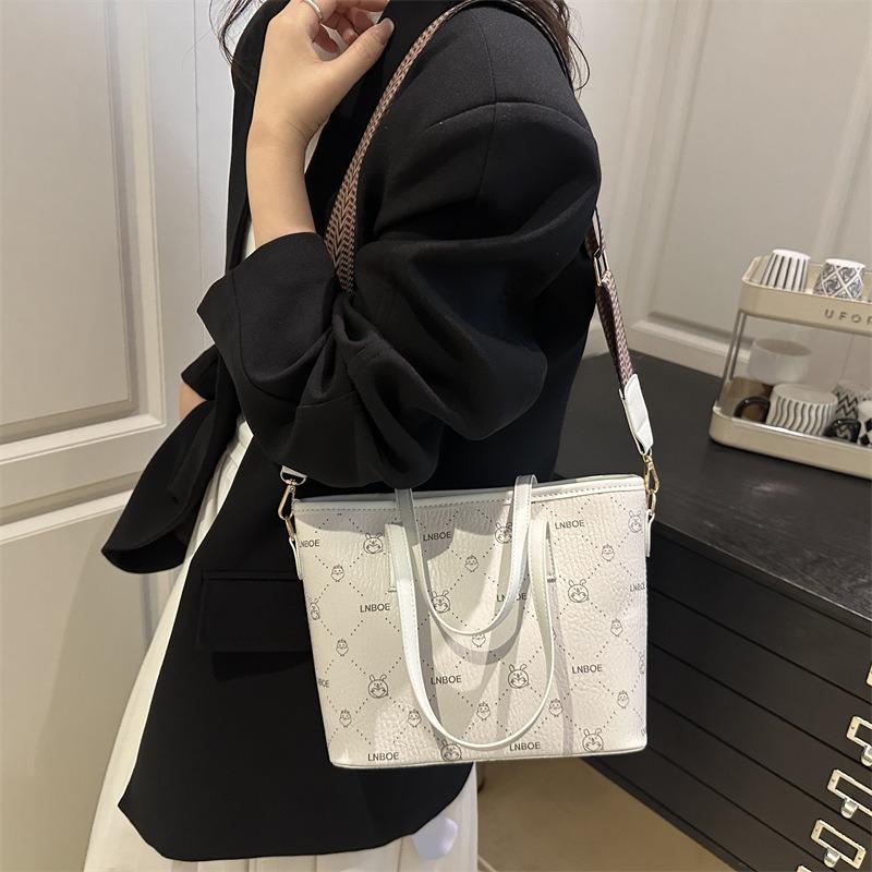 Fashion retro printed bag, new large-capacity versatile commuter high-end portable shoulder bag tote bag