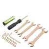 Motorrad Werkzeug Set: Zange, Schraubenschlüssel, Zündkerzenstecker, Schraubendreher