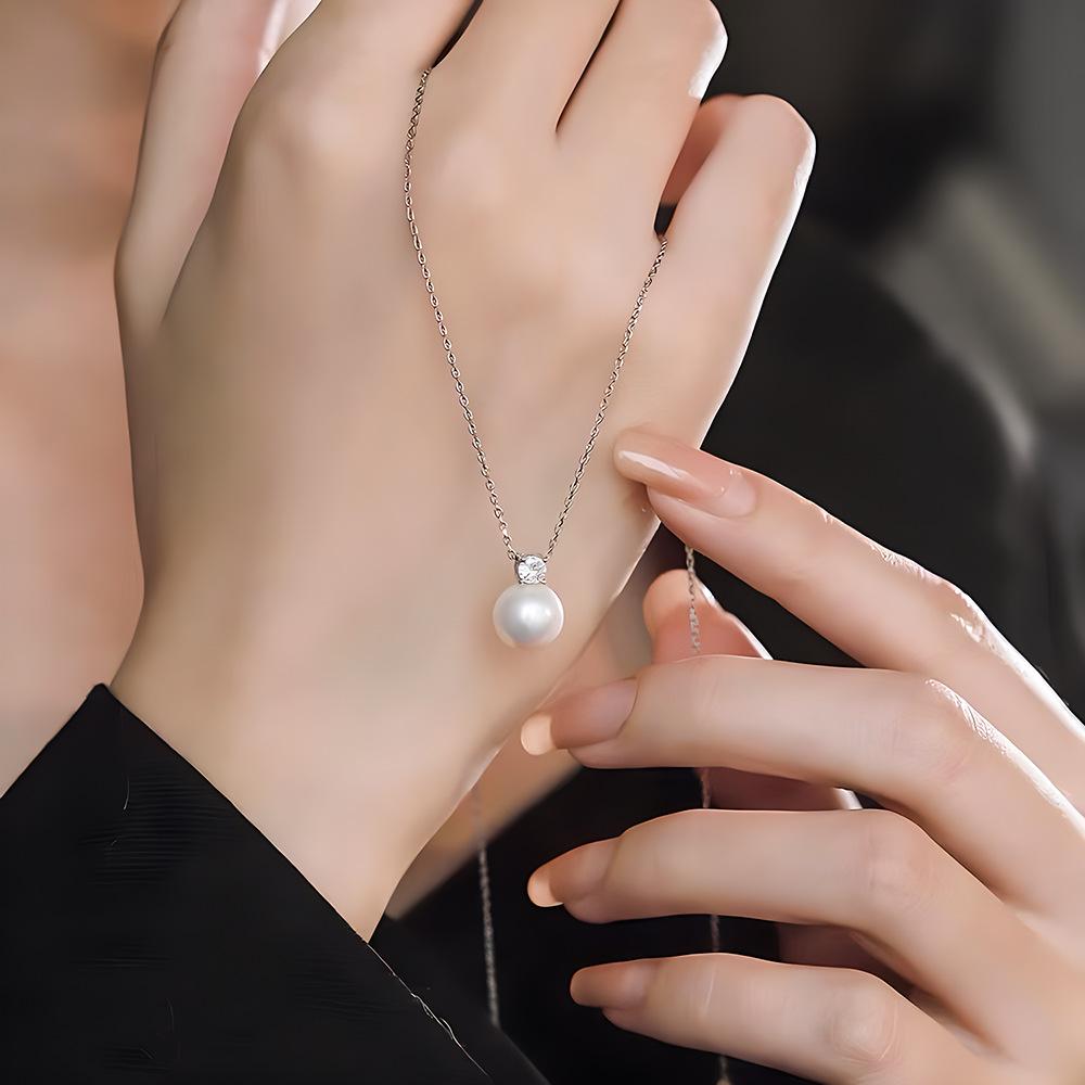 Summer Sugar Cube Necklace Female Princess Light Luxury Titanium Steel Non-Fading Collarbone Chain Neck Chain Jewelry