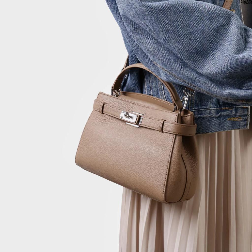 2026 New High-end Western-style Cowhide Handbag Shoulder Bag Crossbody Classic Fashionable Versatile Commuting