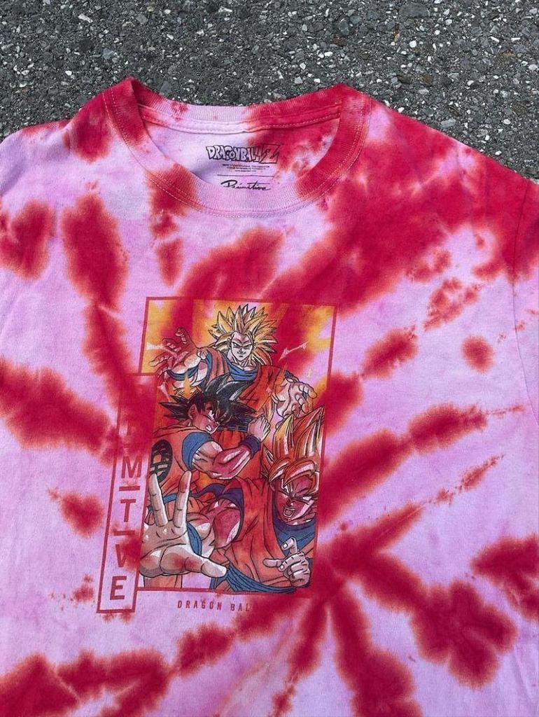[USED] Extremely rare 90s vintage Dragon Ball Z anime T-shirt with tie-dye print featuring Son Goku