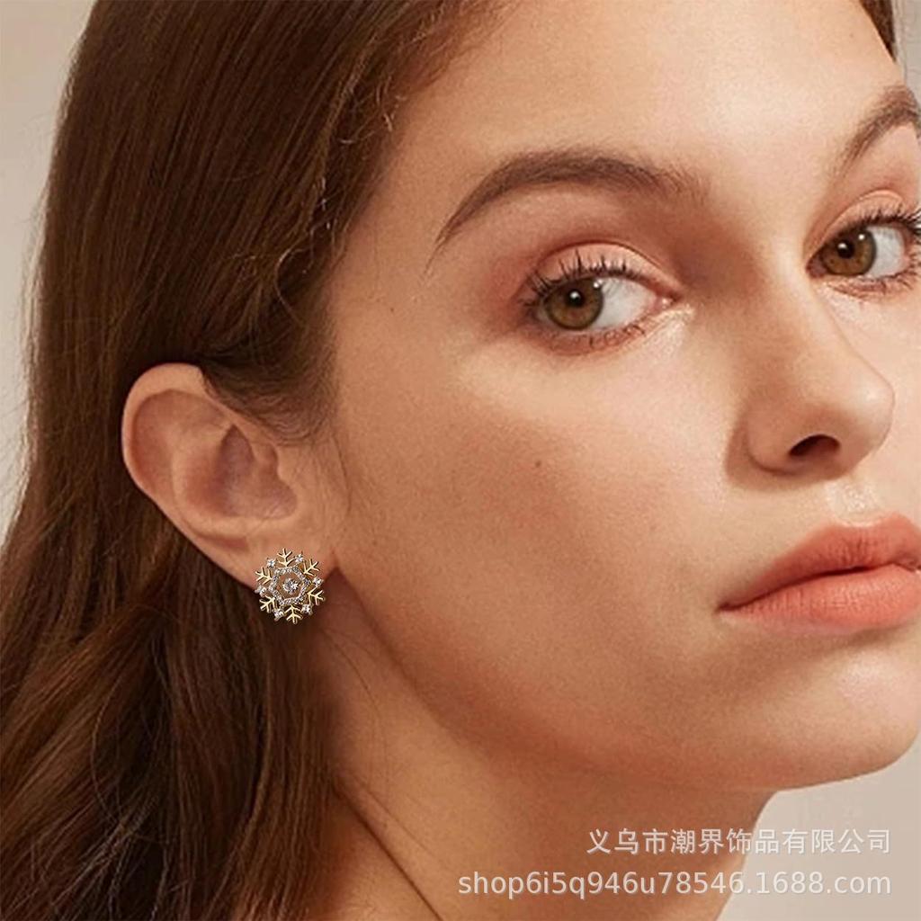 14K Gold Snowflake Pendant Earrings - Elegant, Color-Preserving Studs for Women, Ideal Christmas Gift