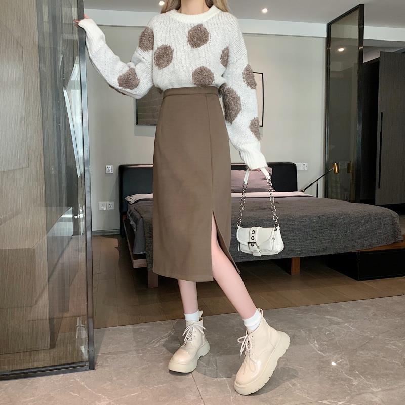 Plus Size High Waist Black Midi Skirt with Slit - A-Line Style for a Slimming Look