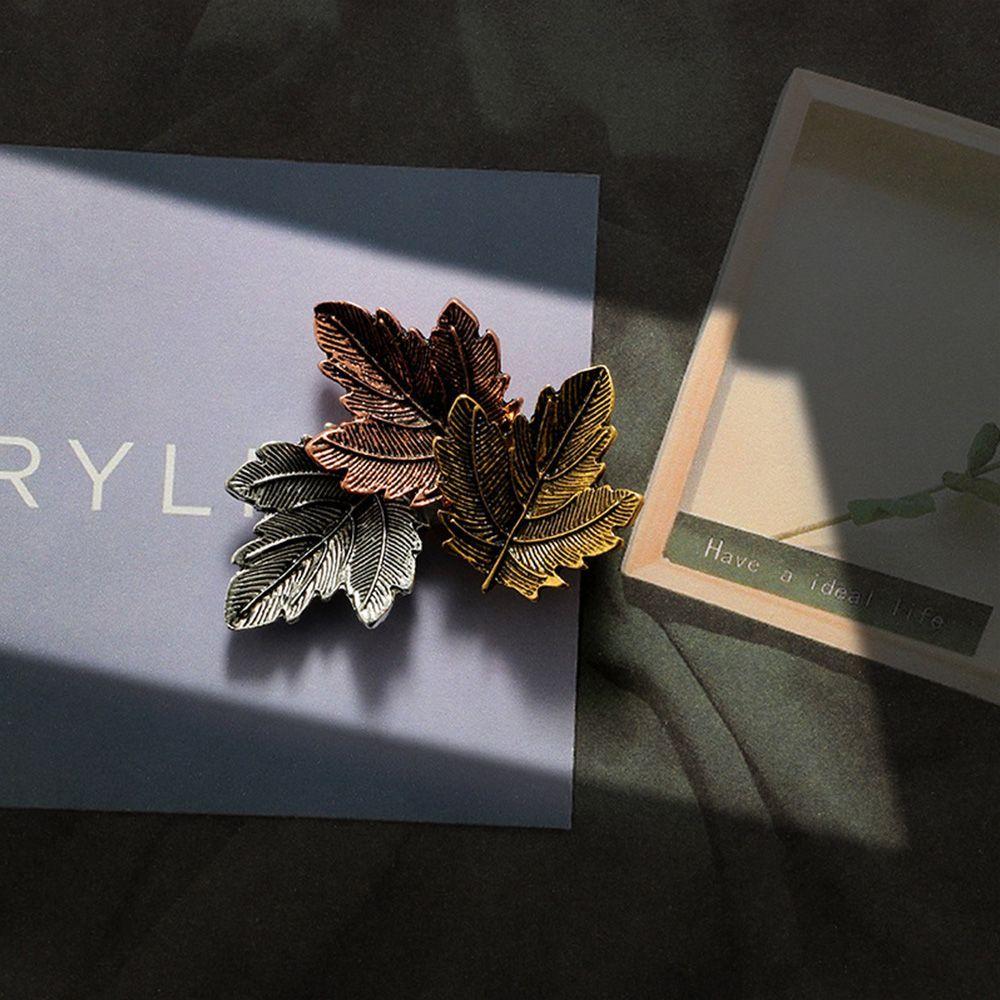 Gift Maple Leaf Shape Metal Material Fashion Jewelry Garment Accessories Pin Brooch