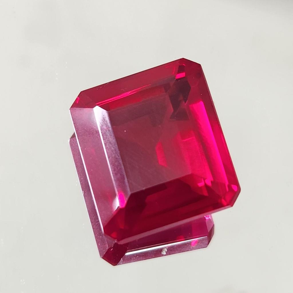 46,45 Karat Erhitzter ZERTIFIZIERTER Roter Rubin Atemberaubender Smaragdschliff Loser Edelstein
