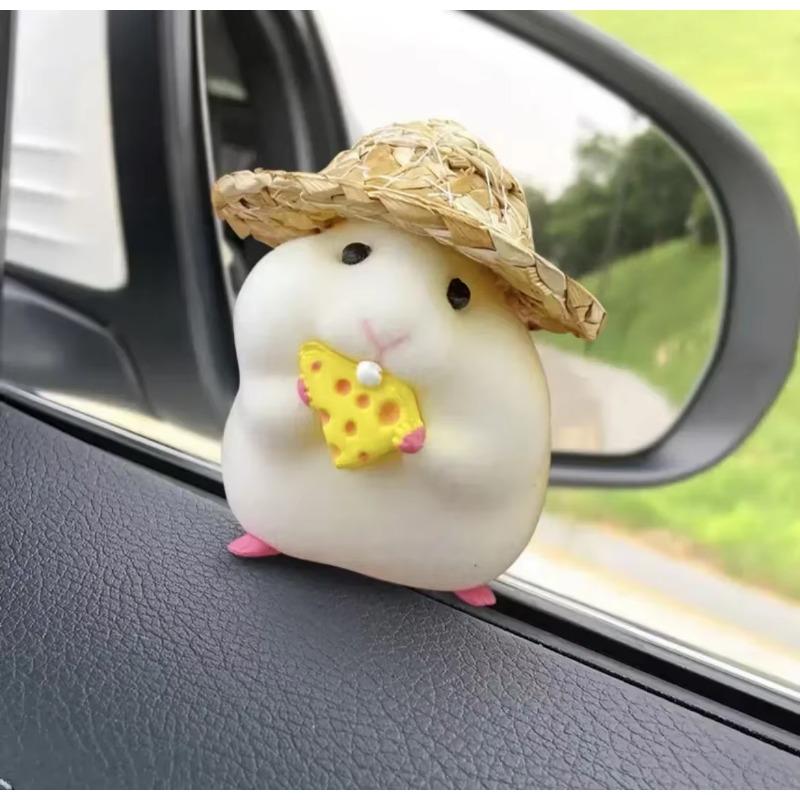 Niedlicher, kreativer Hamster mit Strohhut, Autodekoration, Auto-Innenausstattung, Armaturenbrett-Zubehör, Auto schmückt Auto-Ornament, dekoratives Dekor