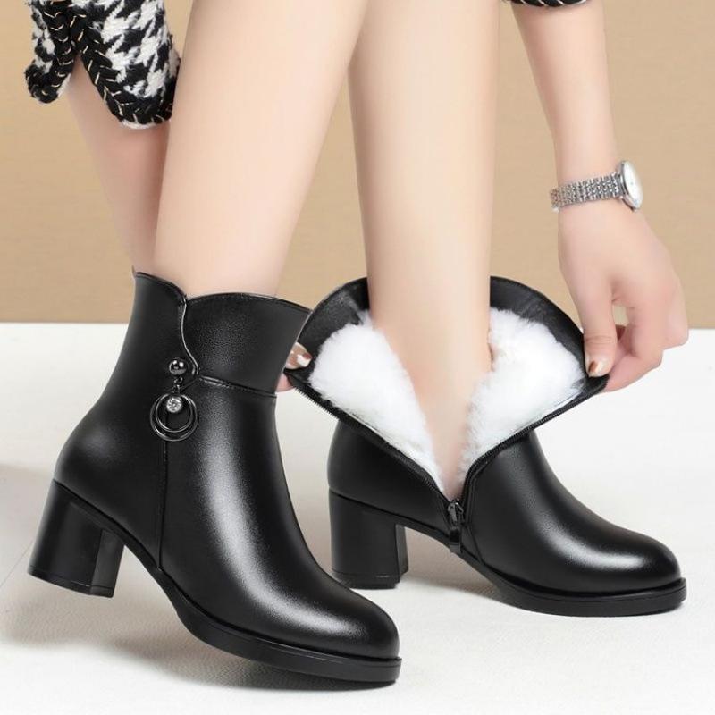 2025 New Autumn and Winter Short Boots Women's Thick Heel Velvet Women's Shoes Soft Leather Medium Heel Leather Shoes High Heel Martin Boots Wo