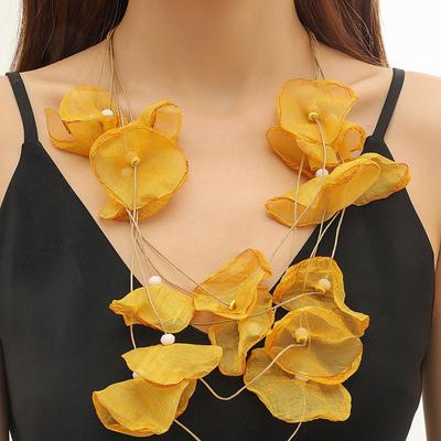 Colar Europeu e Americano de Cristal em Camadas com Flor - Estilo Verão Beira-Mar