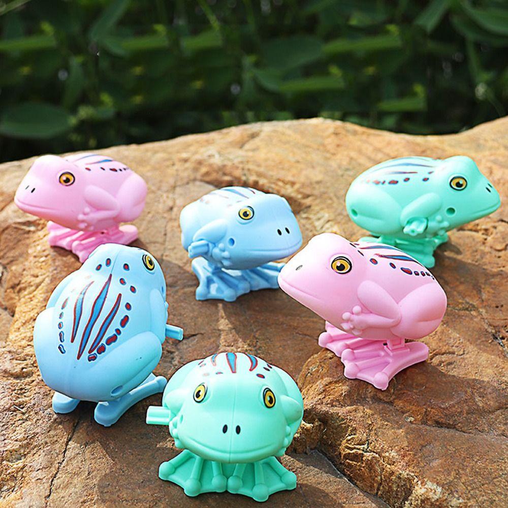 Zufällige Farbe Frosch Aufziehspielzeug Interaktion Kleinkindspielzeug Springender Frosch Uhrwerkspielzeug Familientreffen