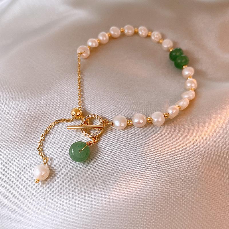 Freshwater Pearl Bee Bracelet: Elegant Light Luxury Versatile Bangle for Women.