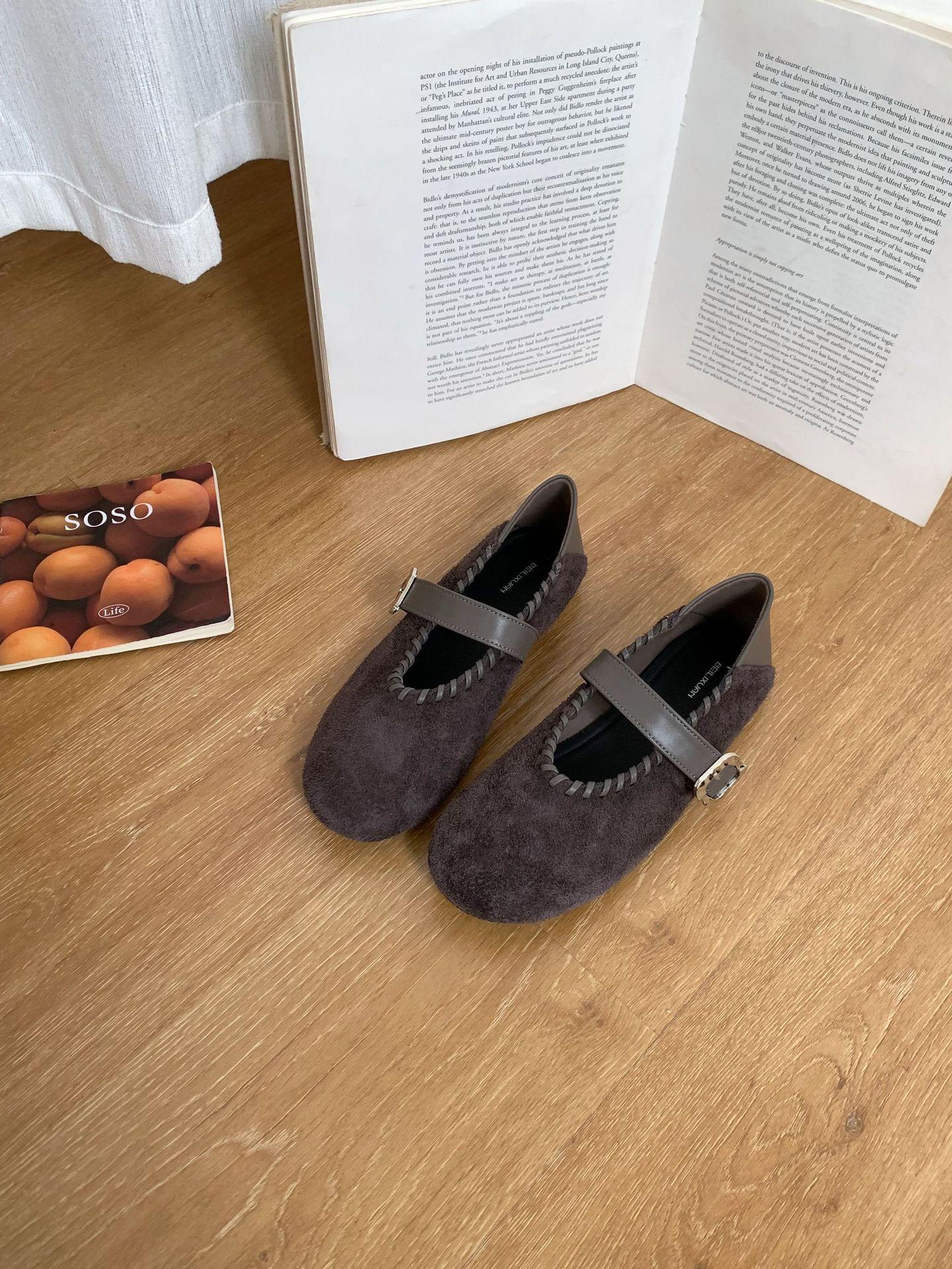 

European Station 2025 Autumn New Single Shoes Flat Granny Shoes Frosted Leather One-word Buckle Mary Jane Women s Shoes 39 сірий колір