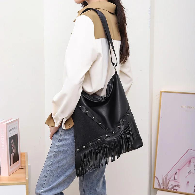 

Fashi Tassel women Bucket Shoulder Bags Brand Designer Rivets Ladies Handbags Large Capacity Female Messenger Bags black чёрный