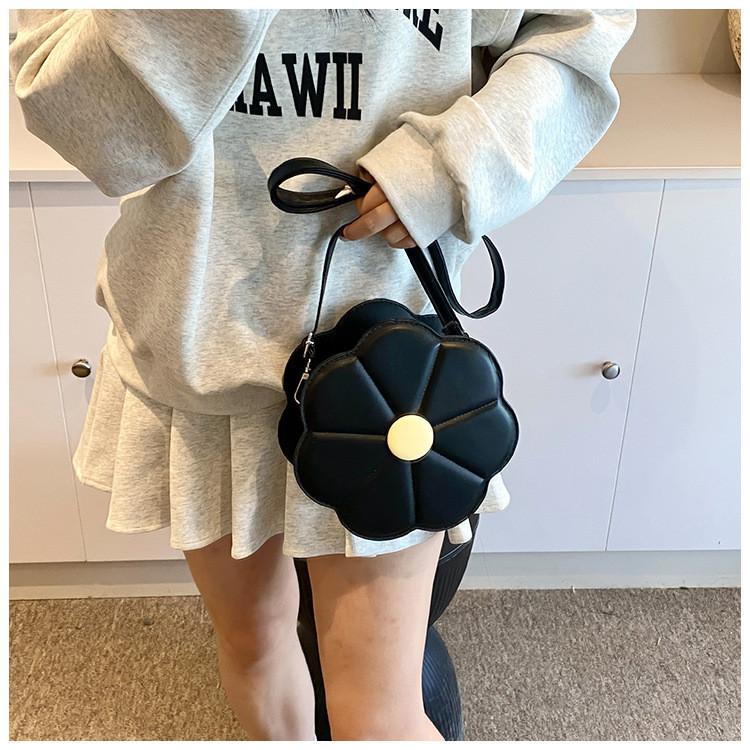 Stylish Floral Shoulder Bag For Women Cute Round Crossbody Bag With Zipper Closure