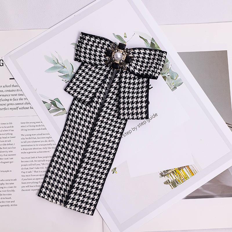 Elegant Butterfly Bow Tie For Women And Men With Alloy Material And Handcrafted Style