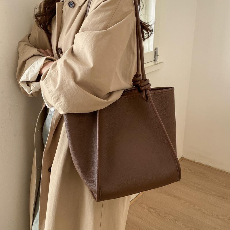 Women’s Minimalist Knot Handle Tote Bag for Daily Casual Use with Textured Leather Look and Structured Geometric Design