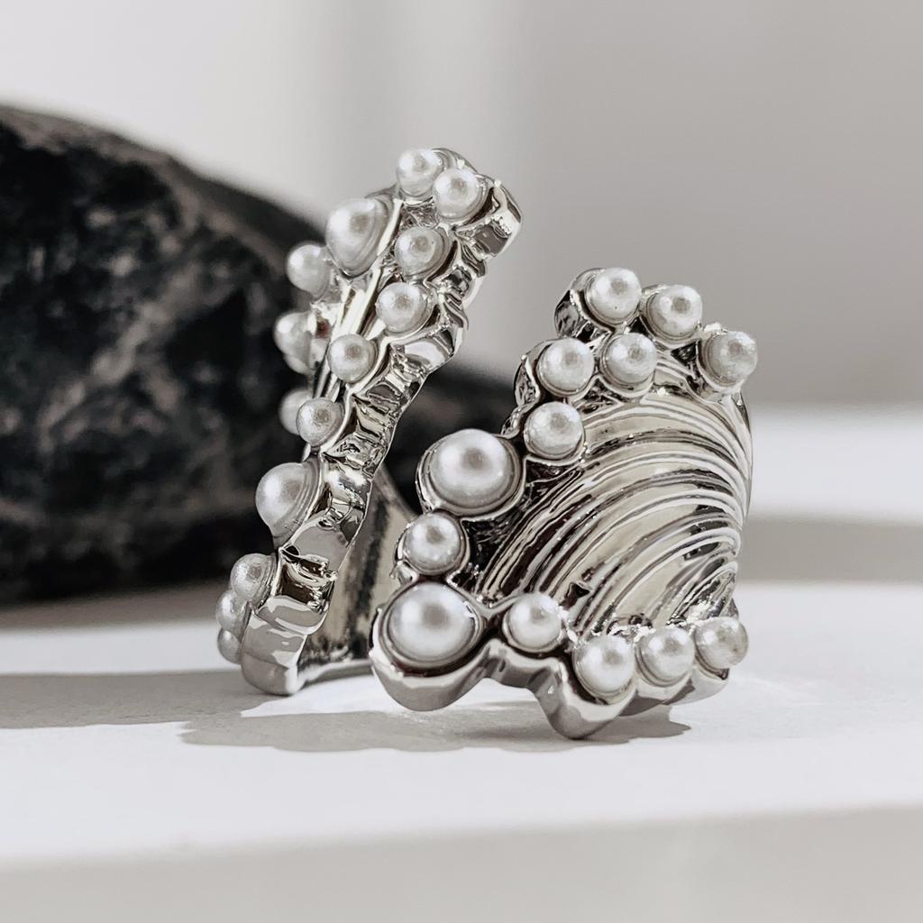 Sell Well In Europe America Wide Version Pearl Rings for Women Exaggerate Chunky Fashion Statement Jewelry Ring Trend Gift