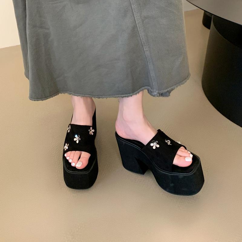 11CM dicker Absatz High Heels wasserdichte Tisch Muffin dicke Sohle Wildleder Blume Fischmaulschuhe kleine Höhenzunahme coole Hausschuhe Frauen