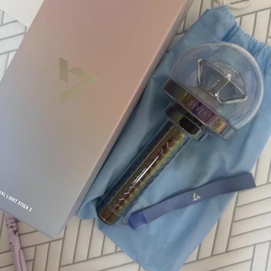

Seventeen Carat Bong Ver 3 New Neurat Bong Lightstick