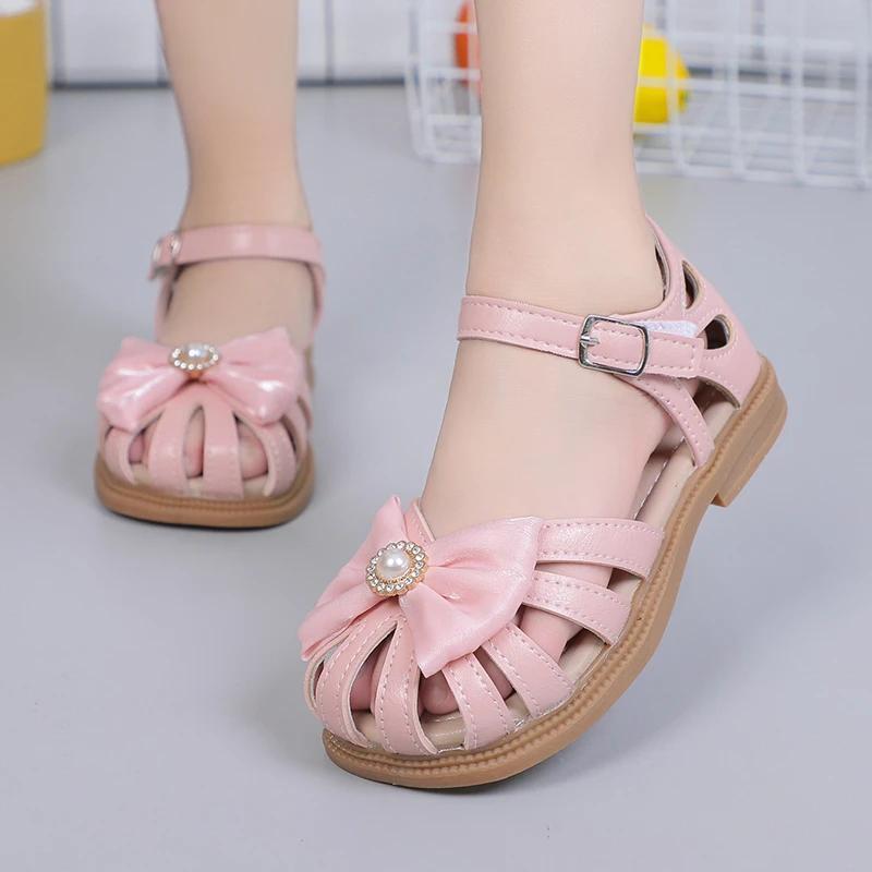 Girls Sandals 2024 Summer New PU Princess Hollow Covered Toes Kids Fashion Bow with Big Pearl Soft Simple Children Casual Shoes