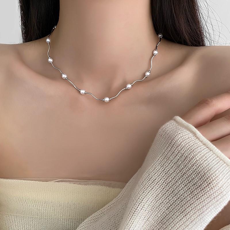 

Shijia Pearl Necklace: 2024 Stylish Curved Tube Korean Clavicle Chain for Women