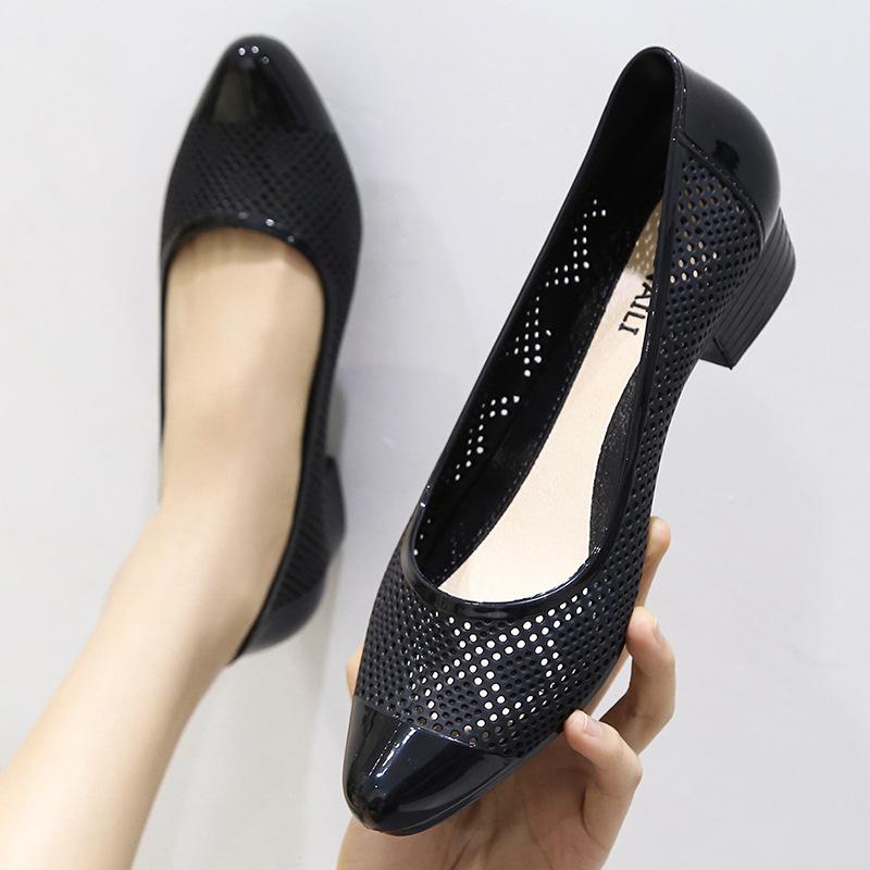 Sandales d'été à talons moyens pour femmes, à porter en extérieur, bout ouvert, couleur unie, talon épais, antidérapantes, à encolure basse, respirantes, de loisirs, avec trous