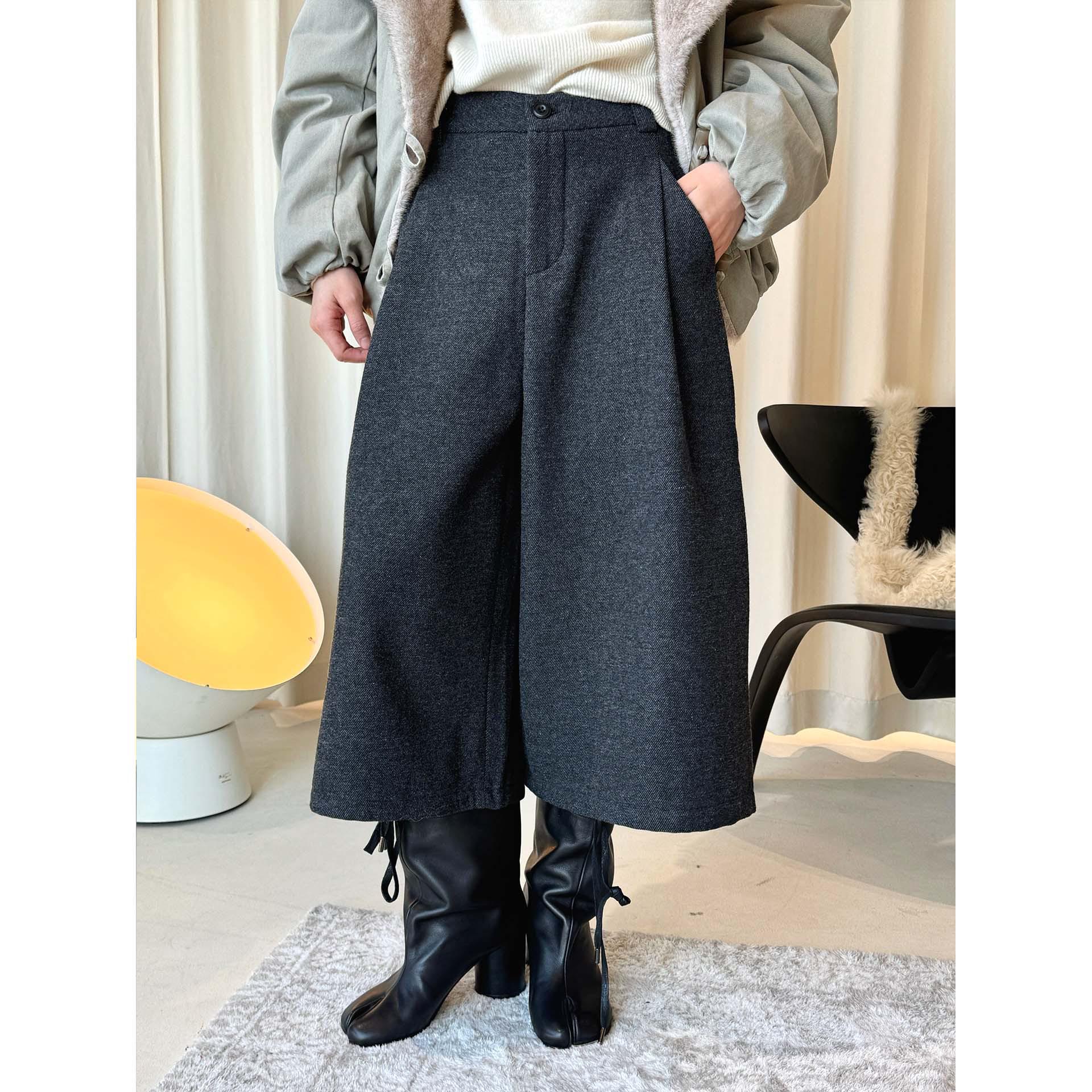 Louvre Winter Japanese Retro Pleated Wool Trousers: Loose, Slimming, Casual Cropped Pants for Women Medium