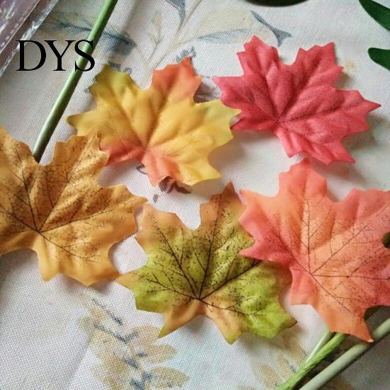 Simulationsblatt 100 Stück/Beutel Künstliche Ahornblätter Charmantes Feine Textur Stoff Halloween Künstliche Pflanze Herbst Realistisches Kunstwerk für Hochzeit Simuliert