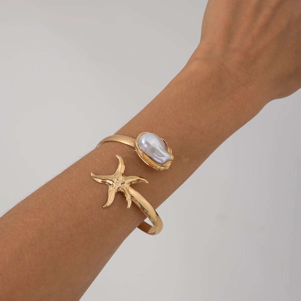 

Ingemark Bohemia Starfish Baroque Imitation Pearl Opening Arm Bracelet Women 2026 Trendy Gold Color Adjustable Bangle Jewelry