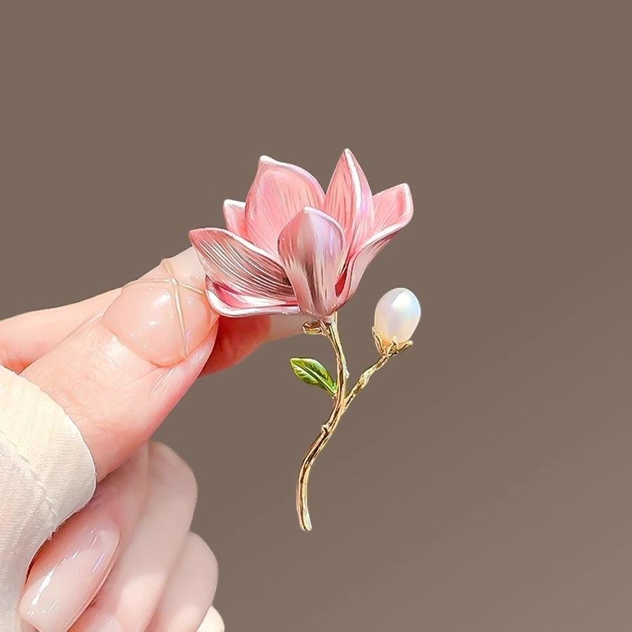 Women's Elegant Pink Flower Brooch Enamel Magnolia Pin Floral Lovers Coat Pin Fashion Dressing Jewelry Accessories Gift
