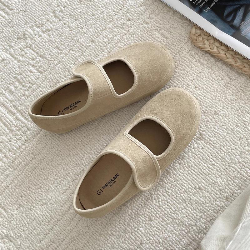 

Retro single shoes women s round head outer wear Velcro lazy shoes spring and summer new flat shoes casual 40